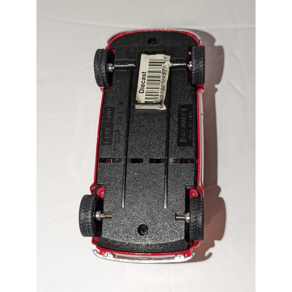 Classic Fiat 500 1/24 Scale Diecast Model by Kinsmart - RED Collectible - Picture 8 of 9